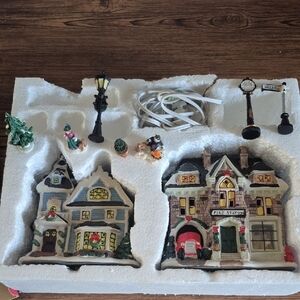 Christma Village Houee 2 House Set With Fire Station